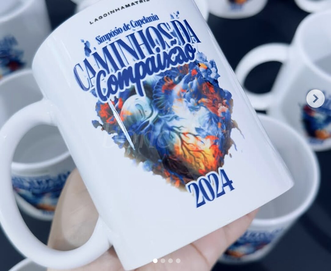 Caneca cerâmica branca com arte sublimada em alta resolução