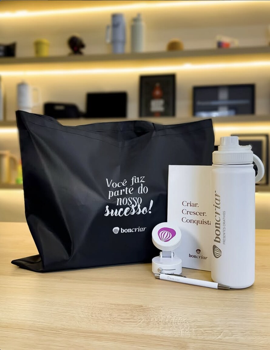 Kit corporativo Boncriar com ecobag preta, garrafa branca e caderno