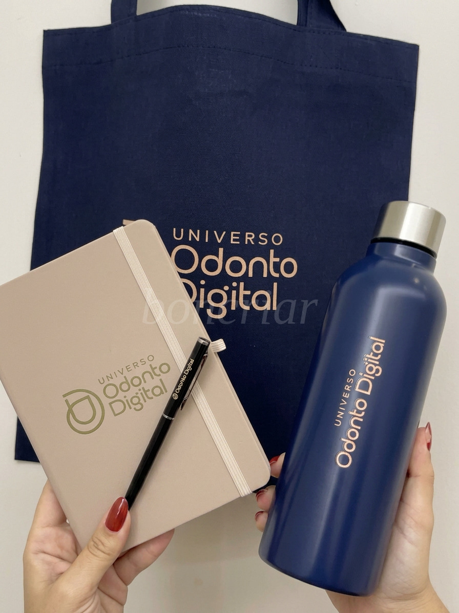 Kit corporativo com ecobag, caderno e garrafa azul personalizada