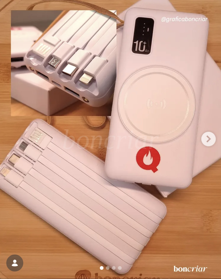 Power bank branco personalizado Boncriar com cabos embutidos